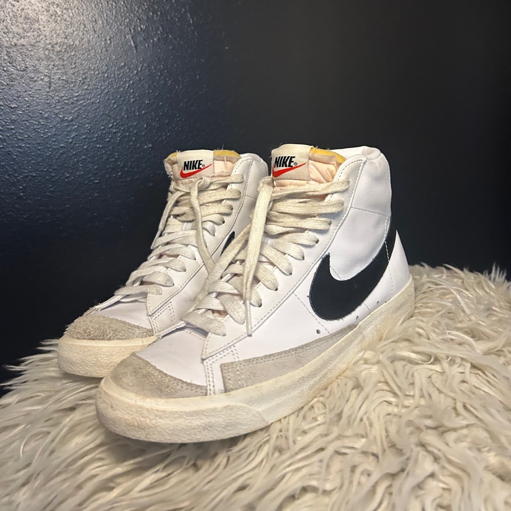Nikes - Picture 3 of 7